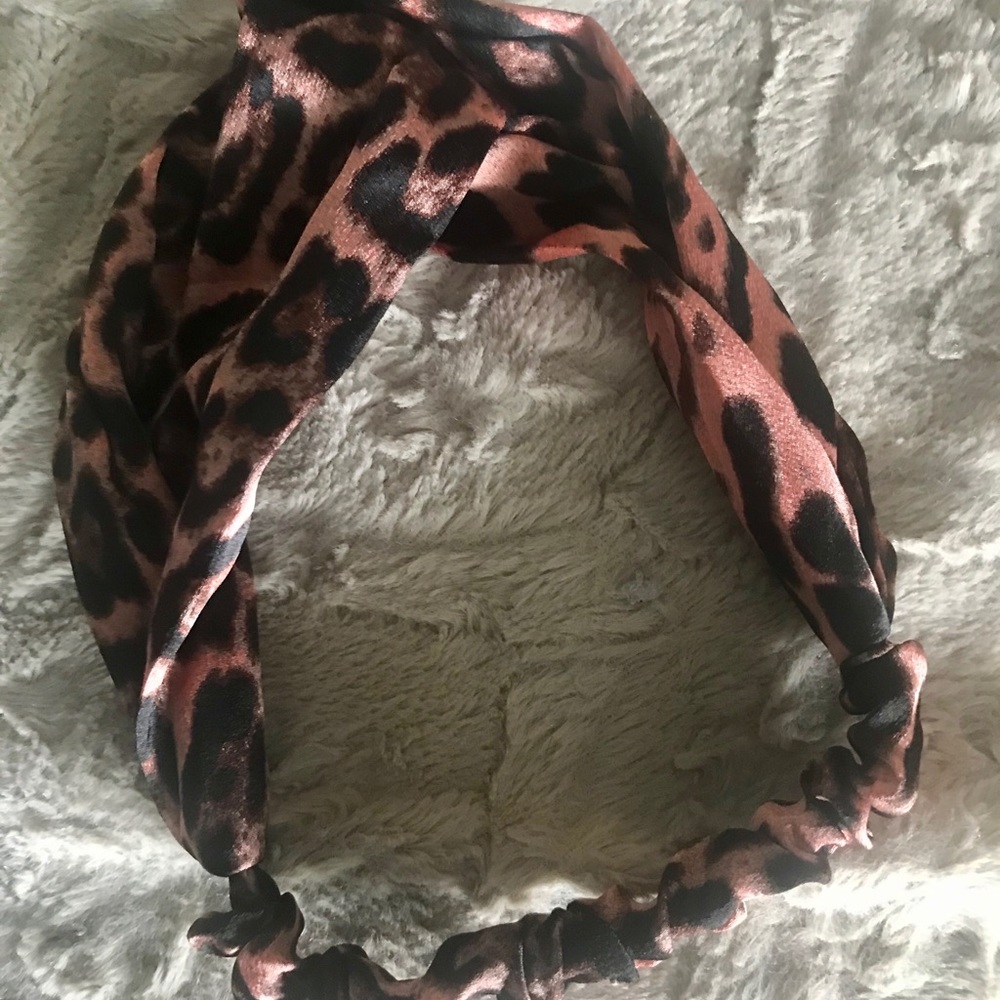 Leopard print twist headband